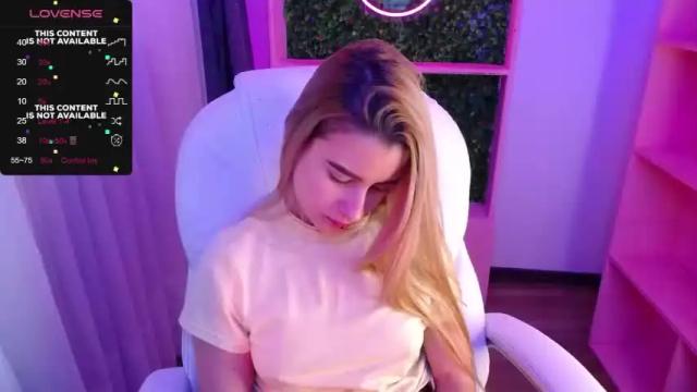 Image 11 of cristina_reyess Stream on Chaturbate on 25 months ago