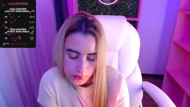 Image 2 of cristina_reyess Stream on Chaturbate on 25 months ago