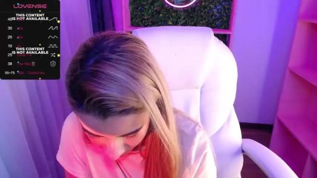 Image 7 of cristina_reyess Stream on Chaturbate on 25 months ago