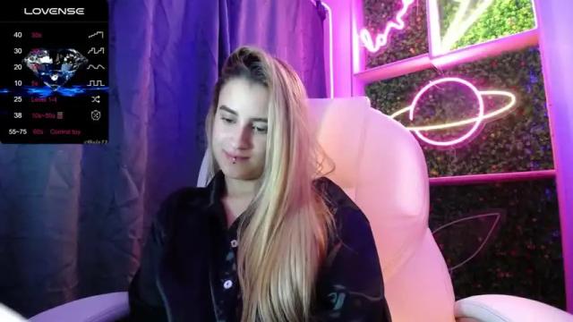Image 10 of cristina_reyess Stream on Chaturbate on 25 months ago
