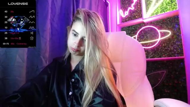 Image 12 of cristina_reyess Stream on Chaturbate on 25 months ago