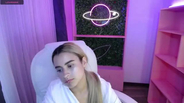 Image 11 of cristina_reyess Stream on Chaturbate on 25 months ago