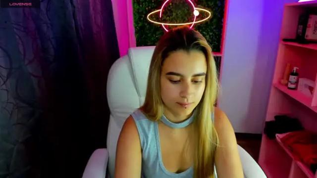 Image 12 of cristina_reyess Stream on Chaturbate on 25 months ago