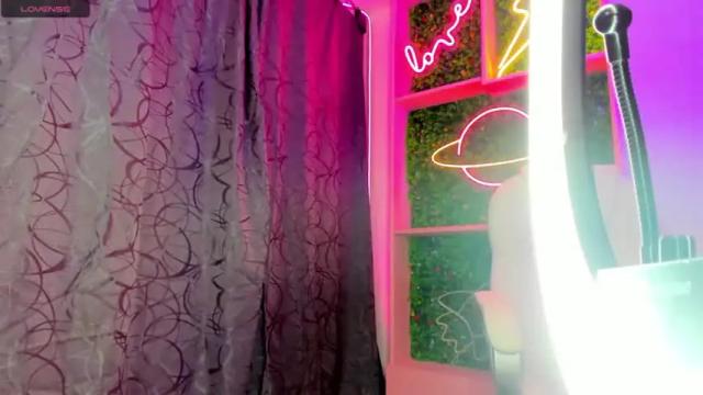 Image 7 of cristina_reyess Stream on Chaturbate on 25 months ago