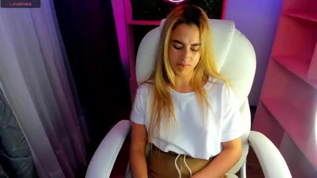 Image 7 of cristina_reyess Stream on Chaturbate on 25 months ago