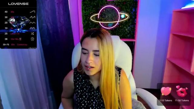 Image 11 of cristina_reyess Stream on Chaturbate on 25 months ago