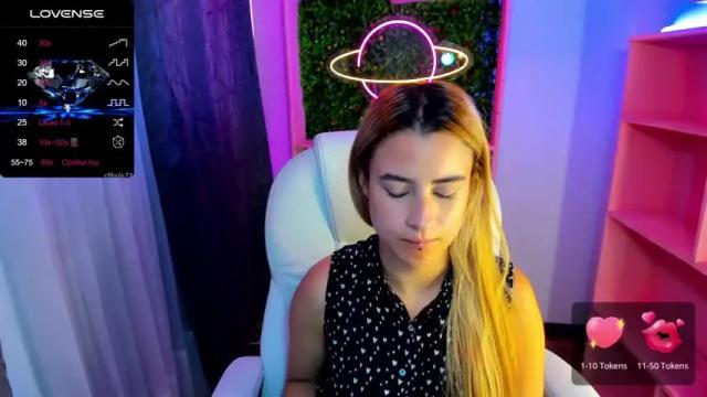 Image 6 of cristina_reyess Stream on Chaturbate on 25 months ago