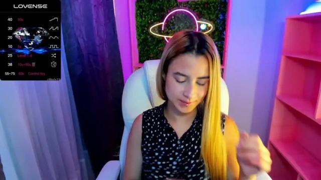 Image 7 of cristina_reyess Stream on Chaturbate on 25 months ago