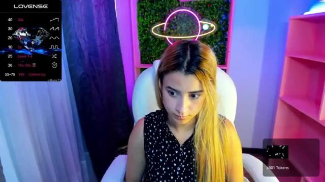 Image 8 of cristina_reyess Stream on Chaturbate on 25 months ago