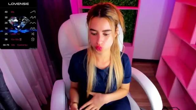 Image 10 of cristina_reyess Stream on Chaturbate on 25 months ago