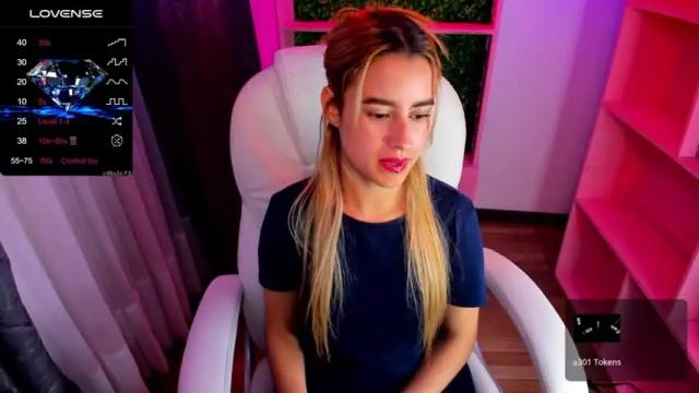 Image 4 of cristina_reyess Stream on Chaturbate on 25 months ago