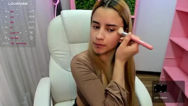 Image 10 of cristina_reyess Stream on Chaturbate on 25 months ago