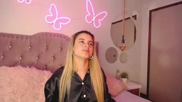 Image 10 of cristina_reyess Stream on Chaturbate on 25 months ago