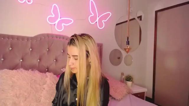 Image 3 of cristina_reyess Stream on Chaturbate on 25 months ago