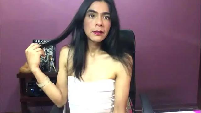 Image 3 of cristinadickclit Stream on Chaturbate on 11 days ago