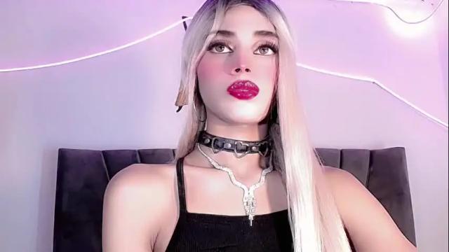 Image 4 of cristinadollsex Stream on Chaturbate on 15 days ago
