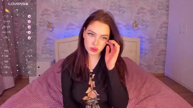 Image 2 of cristiriggs Stream on Chaturbate on 15 months ago