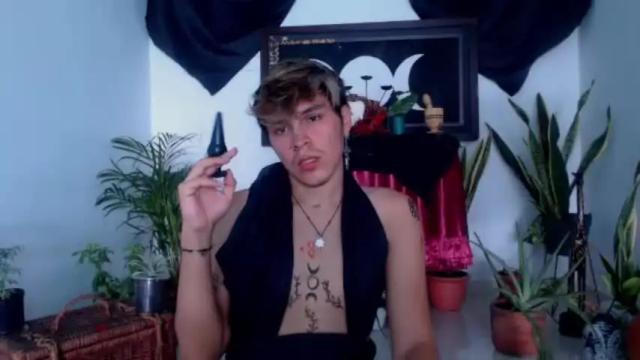 Image 2 of cristopher_069 Stream on Chaturbate on 16 months ago