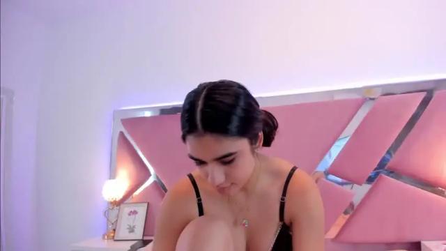 Image 4 of cristyalba Stream on Chaturbate on 27 months ago