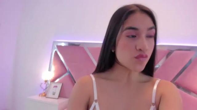 Image 7 of cristyalba Stream on Chaturbate on 26 months ago