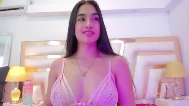 Image 7 of cristyalba Stream on Chaturbate on 25 months ago