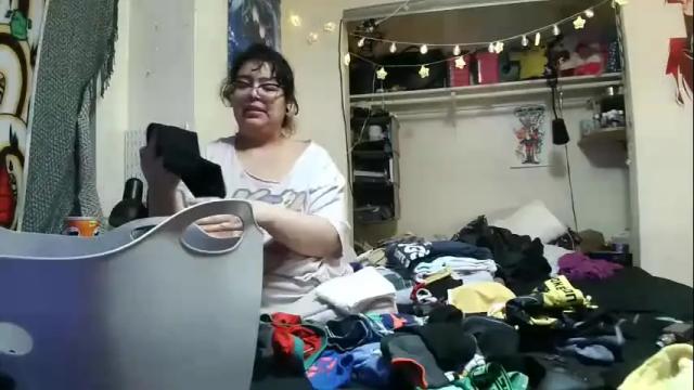 Image 3 of crybbyroses913 Stream on Chaturbate on 13 months ago