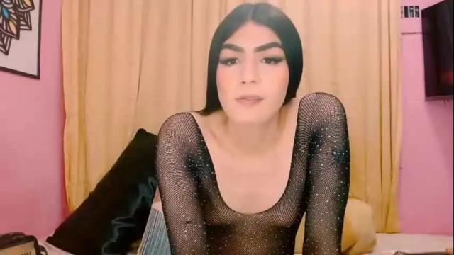 Image 3 of crystal420_ Stream on Chaturbate on 4 months ago