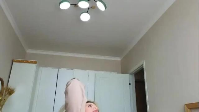 Image 2 of crystal_angells Stream on Chaturbate on 1 month ago