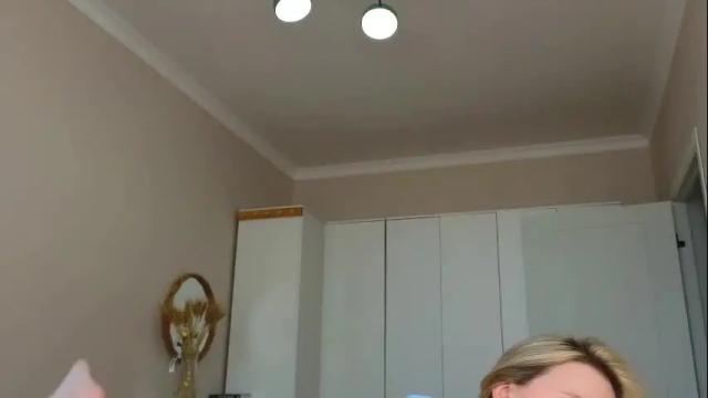 Image 3 of crystal_angells Stream on Chaturbate on 1 month ago
