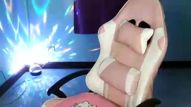 Image 8 of crystal_april Stream on Chaturbate on 1 month ago