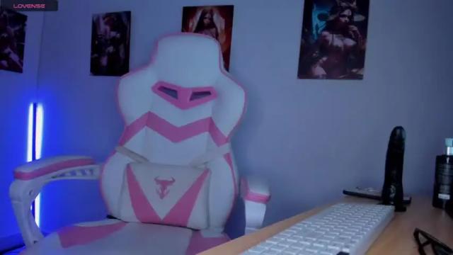 Image 12 of crystal_foster Stream on Chaturbate on 17 months ago