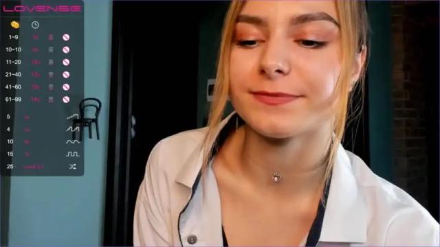 Image 3 of crystal_frost Stream on Chaturbate on 19 months ago