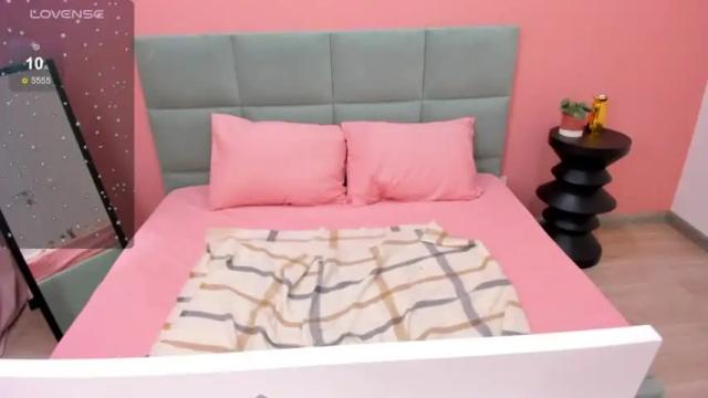 Image 7 of crystal_jj Stream on Chaturbate on 16 months ago
