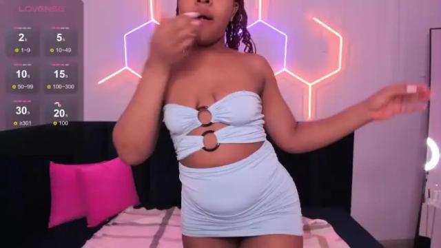Image 3 of crystal_jj Stream on Chaturbate on 15 months ago