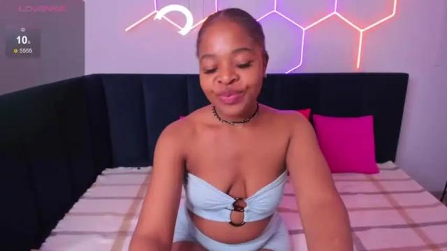Image 2 of crystal_jj Stream on Chaturbate on 15 months ago