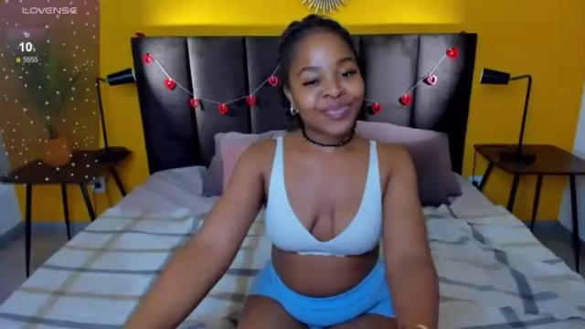 Image 3 of crystal_jj Stream on Chaturbate on 13 months ago