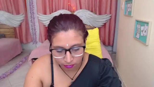 Image 11 of crystal_lua Stream on Chaturbate on 19 months ago