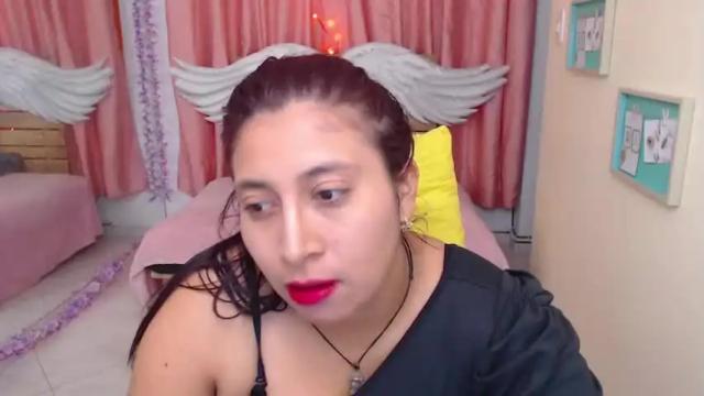 Image 4 of crystal_lua Stream on Chaturbate on 19 months ago