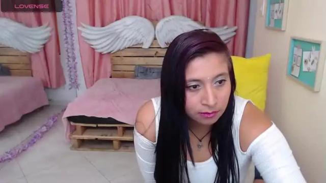 Image 3 of crystal_lua Stream on Chaturbate on 19 months ago