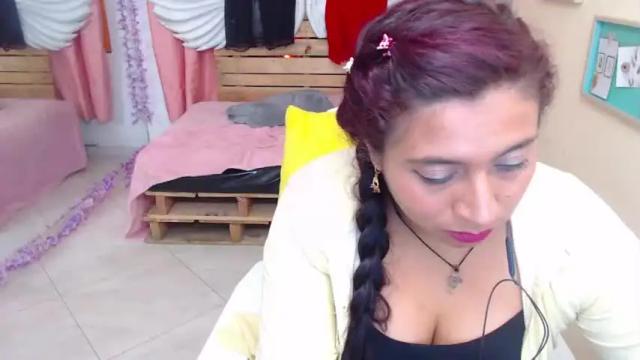 Image 3 of crystal_lua Stream on Chaturbate on 19 months ago