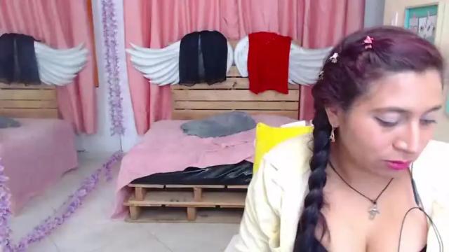 Image 4 of crystal_lua Stream on Chaturbate on 19 months ago