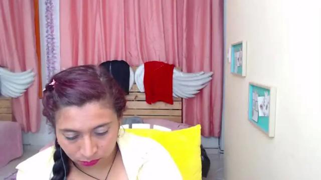 Image 6 of crystal_lua Stream on Chaturbate on 19 months ago