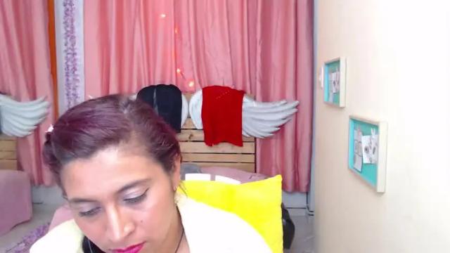 Image 7 of crystal_lua Stream on Chaturbate on 19 months ago