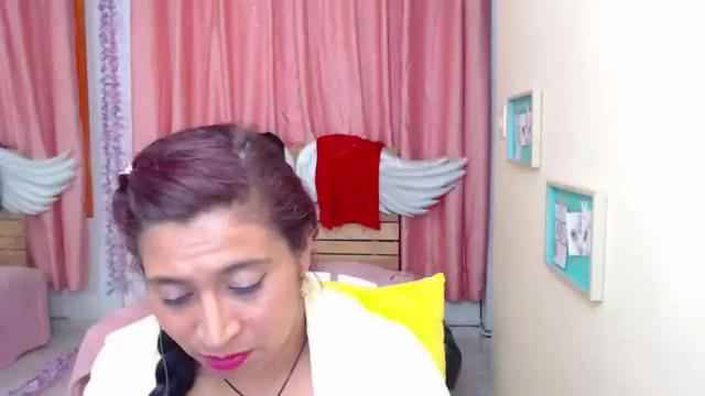 Image 8 of crystal_lua Stream on Chaturbate on 19 months ago