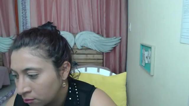 Image 3 of crystal_lua Stream on Chaturbate on 19 months ago