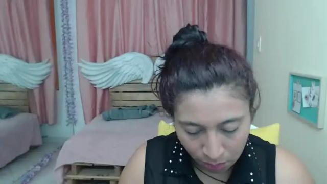 Image 4 of crystal_lua Stream on Chaturbate on 19 months ago