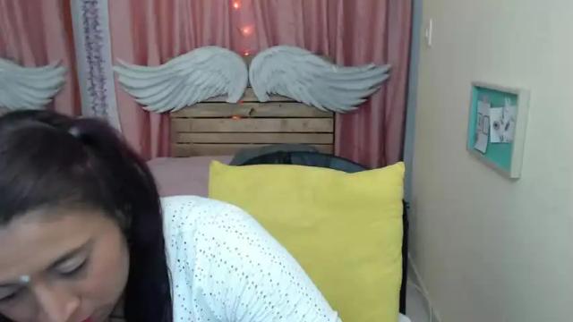 Image 11 of crystal_lua Stream on Chaturbate on 19 months ago