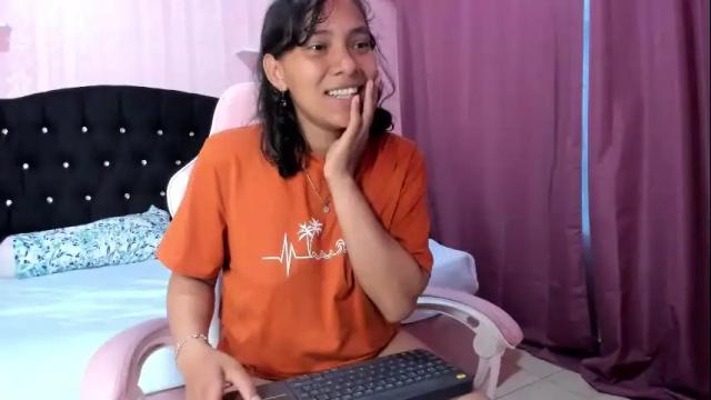 Image 10 of crystal_skyes Stream on Chaturbate on 8 months ago