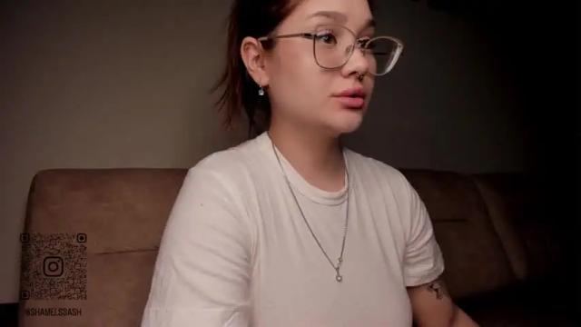 Image 3 of crystalcandies Stream on Chaturbate on 13 months ago