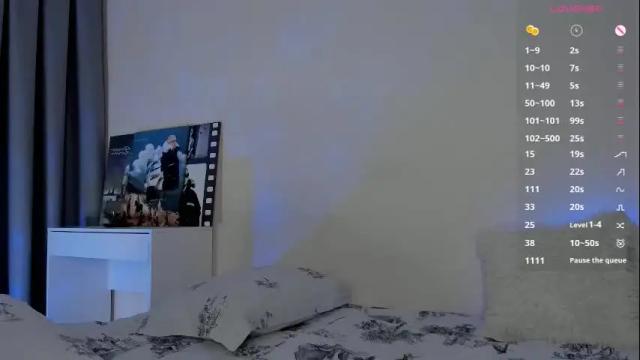 Image 2 of crystalcandies Stream on Chaturbate on 1 month ago